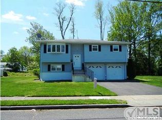 8 Kearney Dr, Middletown, NJ 07748