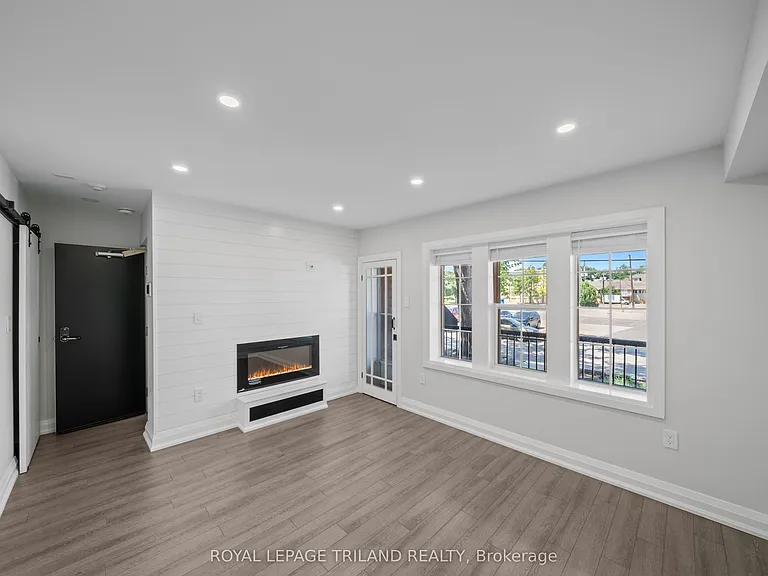 15 Balmoral Ave S #4 — Photo 6