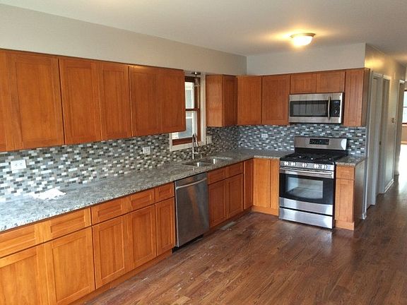 2nd image of 5407 N Sawyer Ave #2