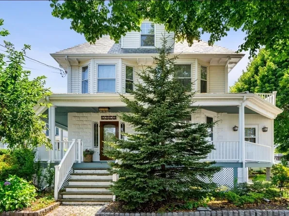 16 Pearl Rd, Nahant, MA 01908