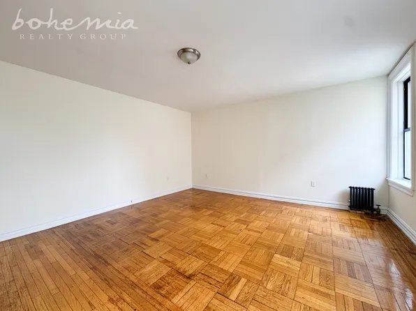 910 Riverside Drive image 5 of 7