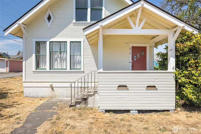 2nd image of 810 Oak Street