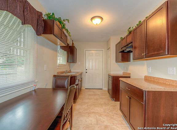 3rd image of 1631 Lee Hall St