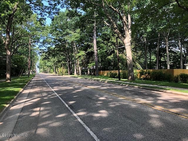 2nd image of 355 E Circle Dr