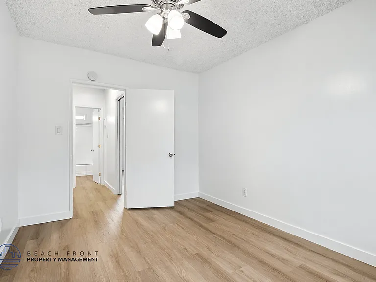 1458 Marine Ave — Photo 19