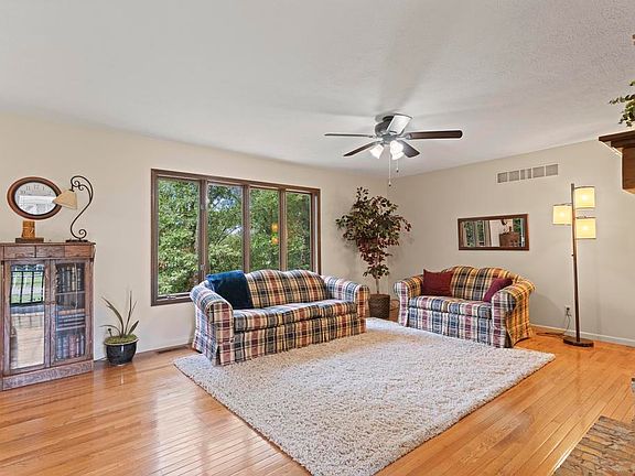 5th image of 70 Northwoods Drive