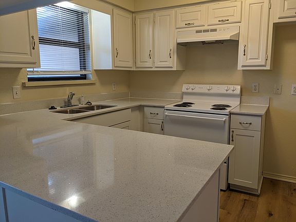 4th image of 2505 Oak Leaf Dr