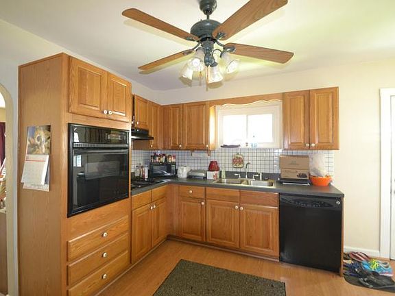 3rd image of 82 N 25th St