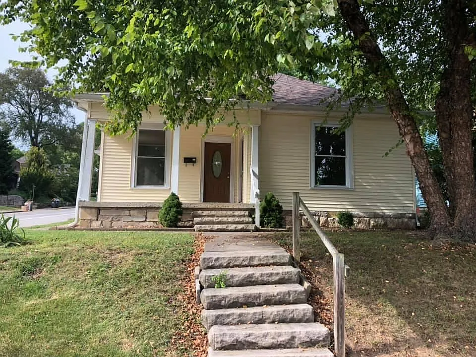 4 bed, $4,200 — Photo 4