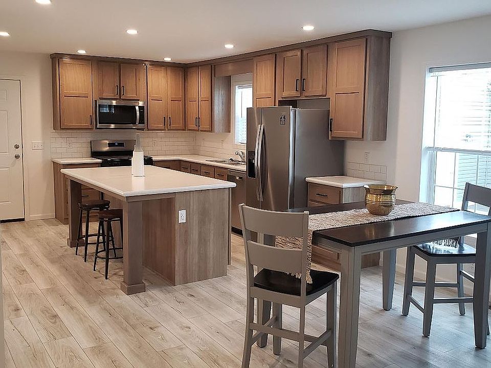 2nd image of 5213 Hollow Ln