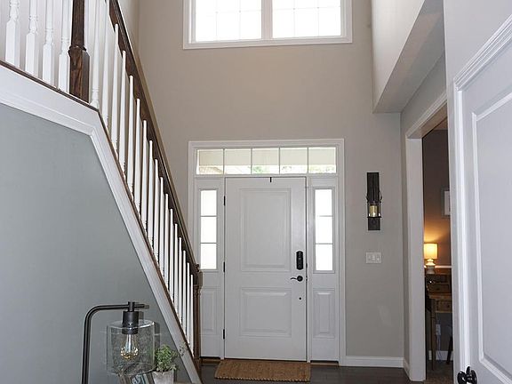 4th image of 824 Ascot Dr