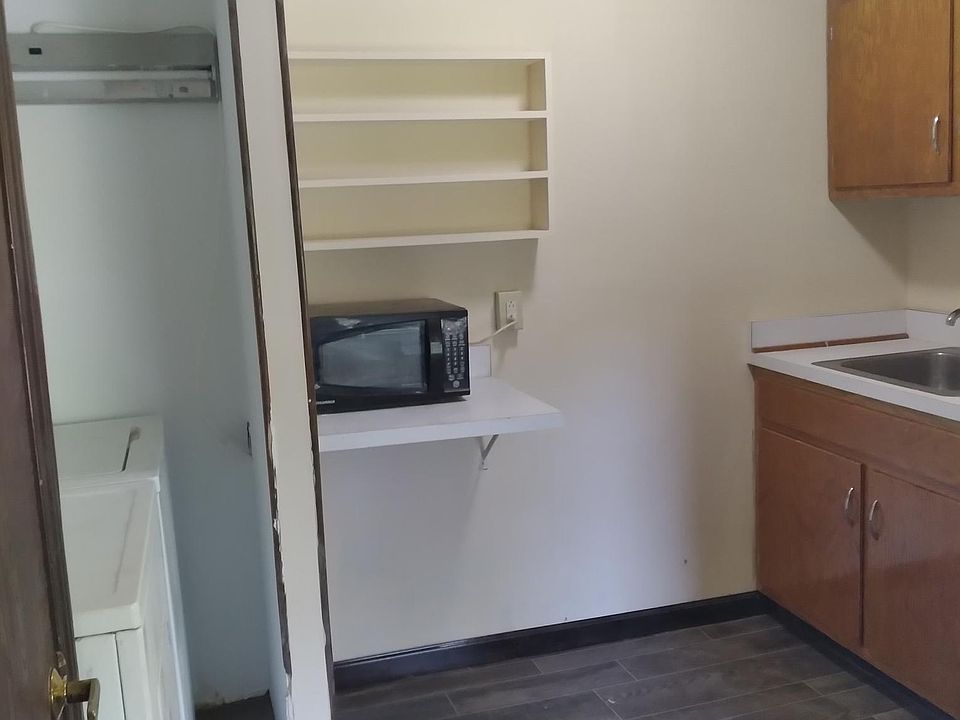 Kitchen/laundry