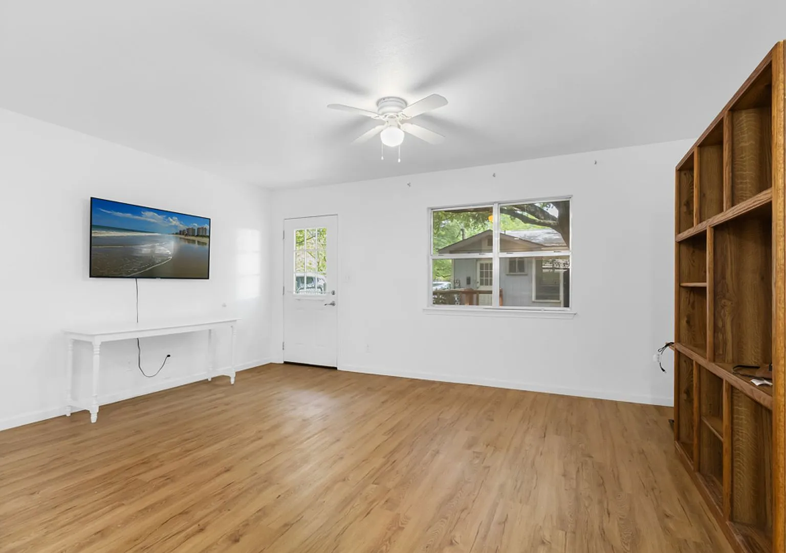 Charming 1-Bedroom 1 Bathroom Near Canyon Lake Dam-Move-In Ready — Photo 4