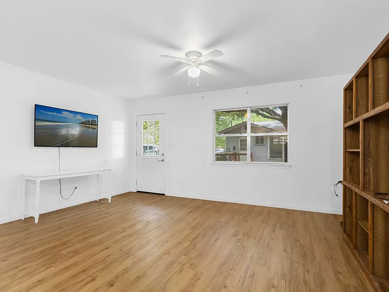 761 Whippoorwill Dr — Photo 4