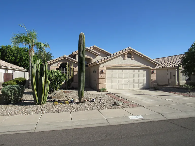 853 E Constitution Dr — Photo 2