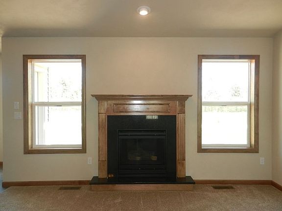 2nd image of N9080 Blackoak St
