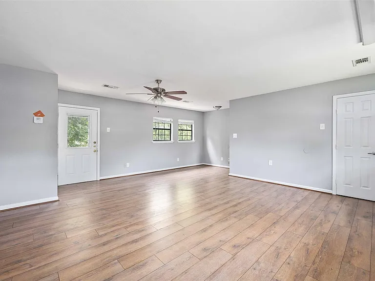 2119 N Austin Ave #C — Photo 7