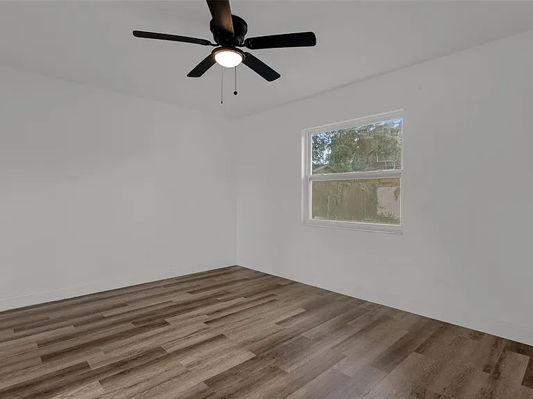 2433 Benjamin Dr — Photo 21