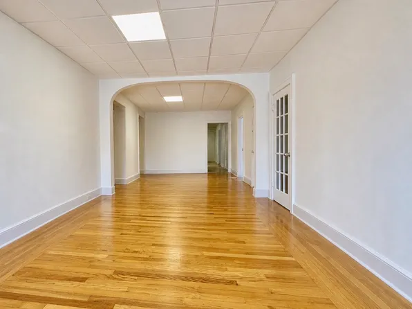327 5th Ave #E, Troy, NY 12182