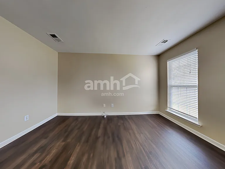 141 Sawhorse Dr — Photo 9