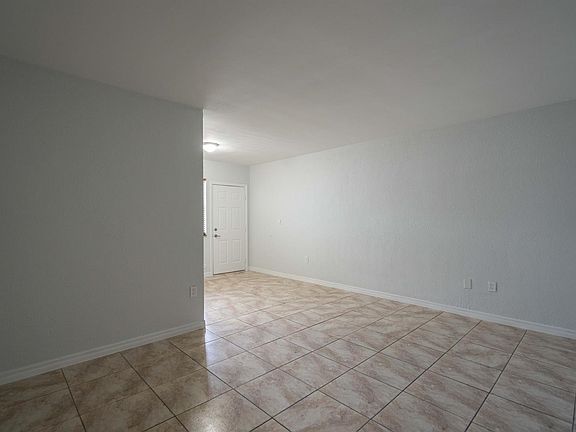 5th image of 2195 Bay Dr APT 2