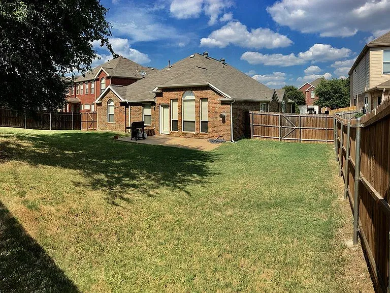 6716 Hayling Way — Photo 3