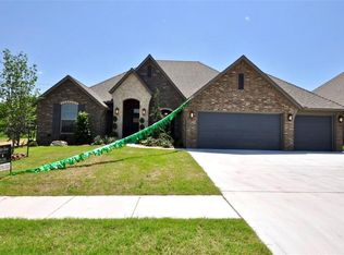 1904 SW 41st Ter, Moore, OK 73160