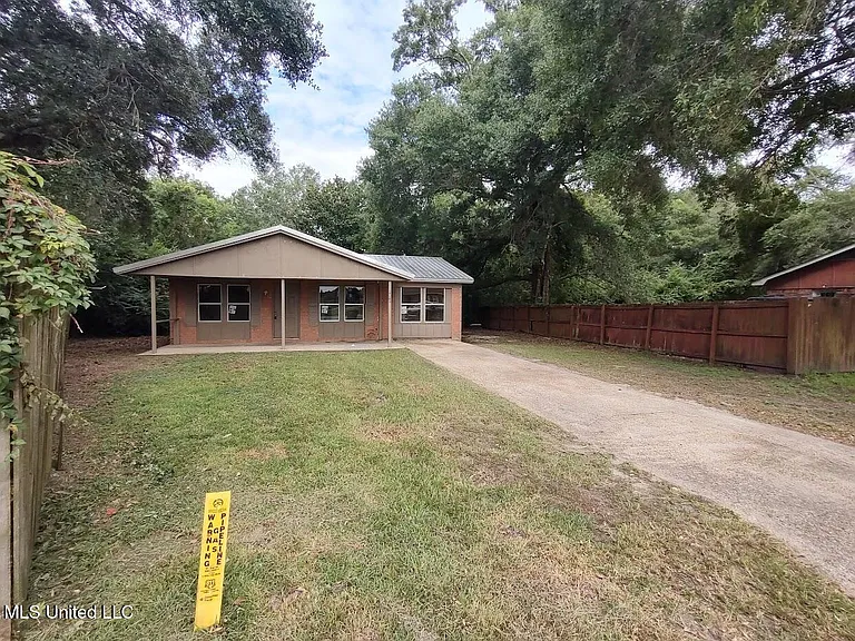 4807 King James Dr — Photo 2