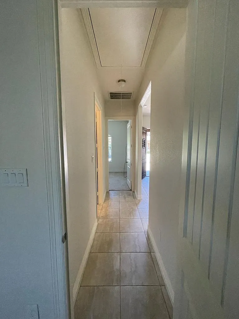 2 bed, 1100 sqft, $1,550 — Photo 1