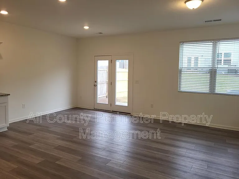 314 Penn Station Way — Photo 3