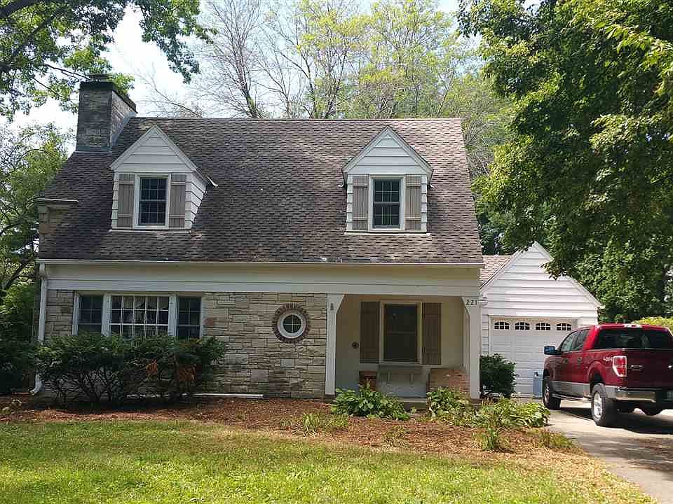 1st image of 221 Kensington Dr