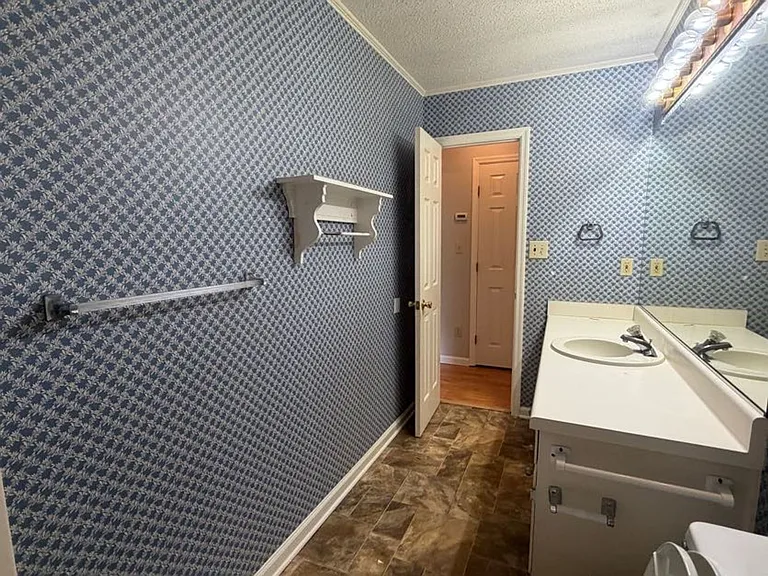 199 Amelia Dr W — Photo 13