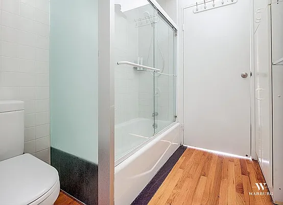 Rented by Warburg | media 10