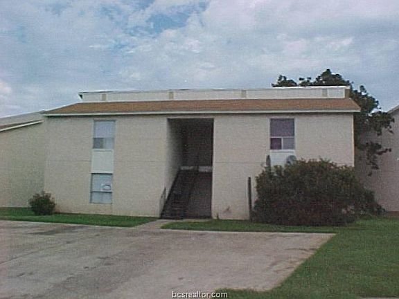 2nd image of 2805 Cypress Bend Cir APT D
