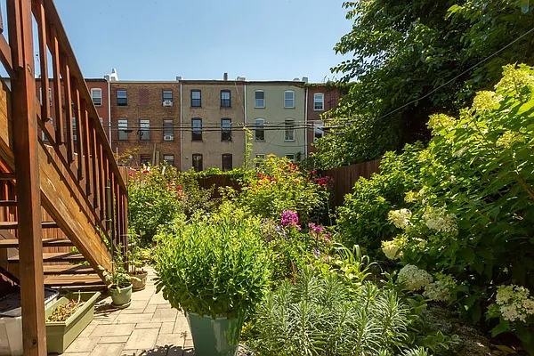 Rented by Compass | media 57