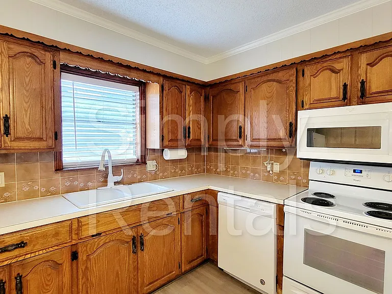 105 Windsor St — Photo 9