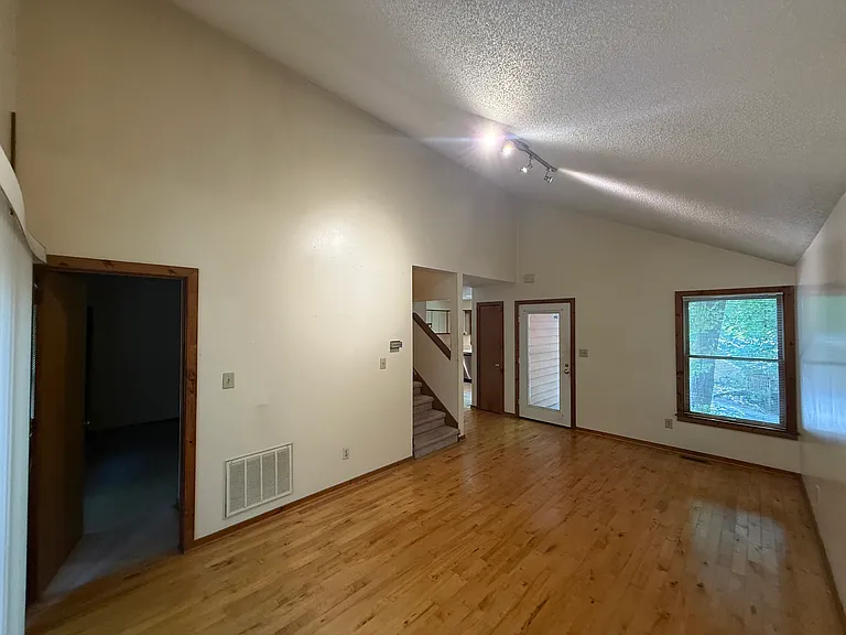 113 S Peak Dr — Photo 12