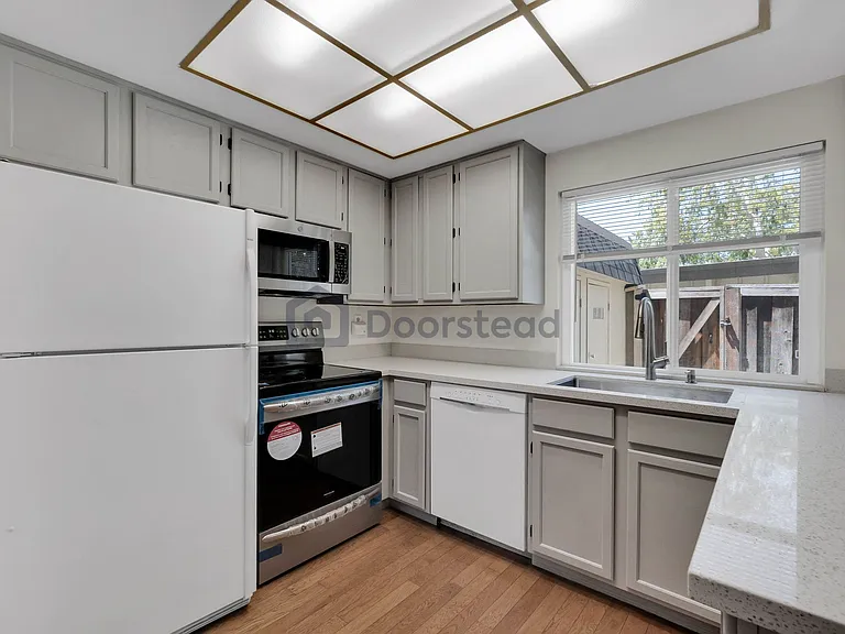 58 Fountainhead Ct — Photo 11