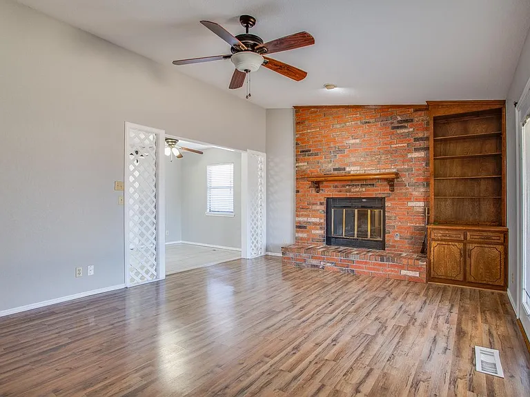 2613 Liberty Ln — Photo 3