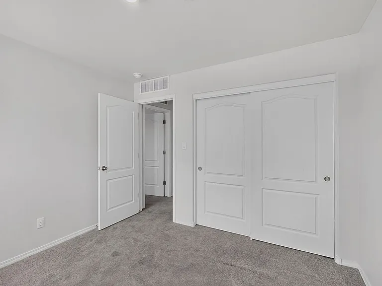 1504 Gulfstream Dr SE — Photo 9
