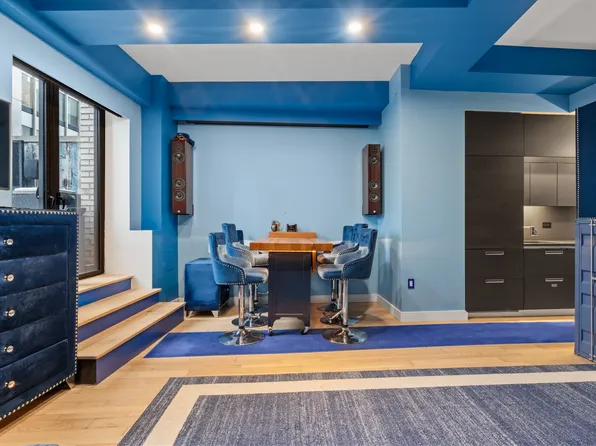 20 Pine Street image 9 of 17