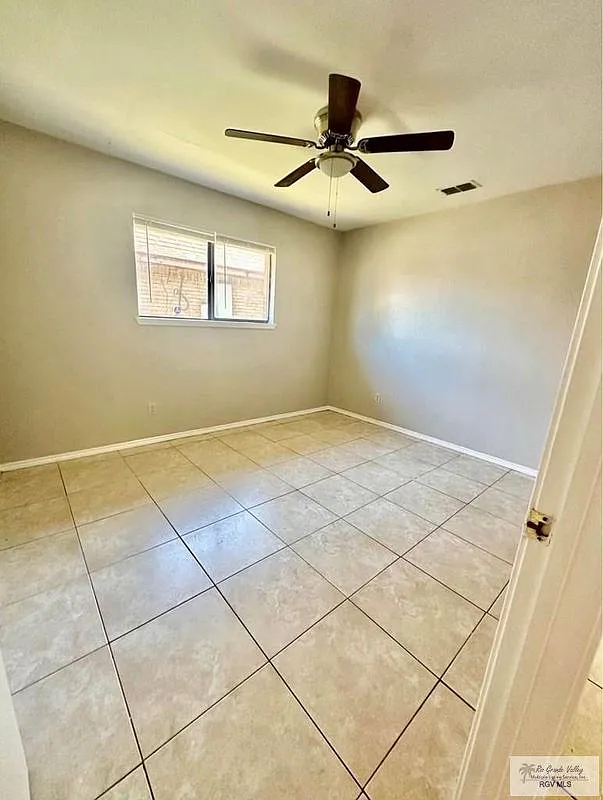 3 bed, 2.0 bath, 1715 sqft, $2,400 — Photo 4