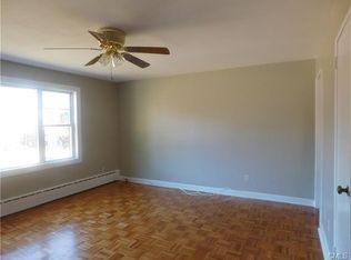 45 Oakview Cir UNIT 203, Bridgeport, CT 06604