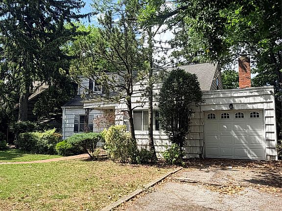 3rd image of 182 E Rockaway Road