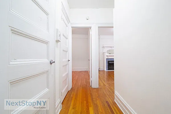 Rented by NextStopNY | media 28