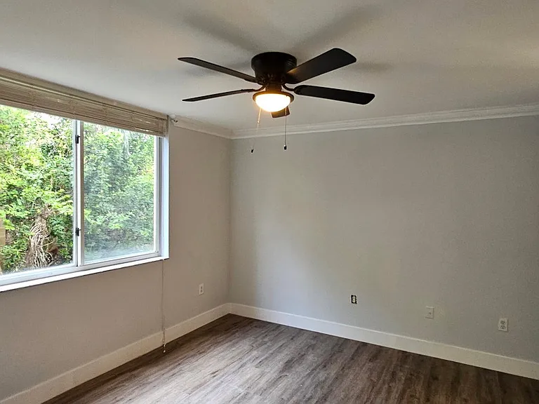 400 Scotia Dr — Photo 8