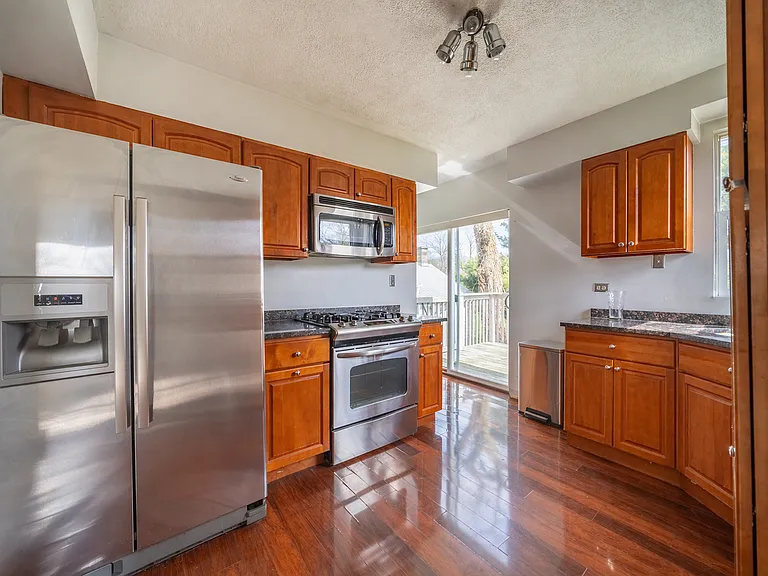 714 Villa St — Photo 4