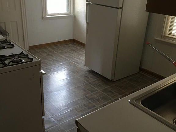 5th image of 3277 N Bartlett Ave