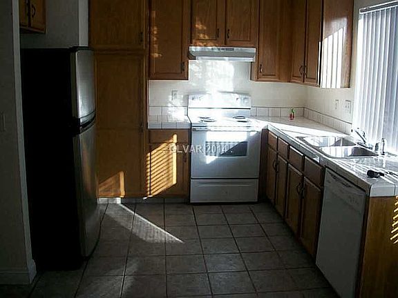 2nd image of 5829 Bromley Ave