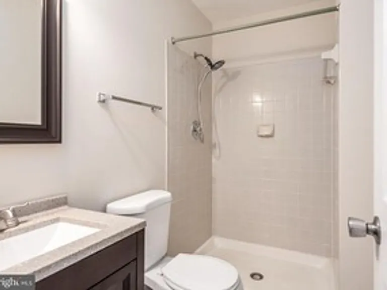 1013 Eastern View Dr — Photo 8